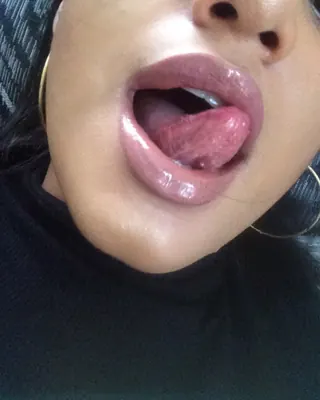 Ghizlane, 19 ans, beurette à Nice